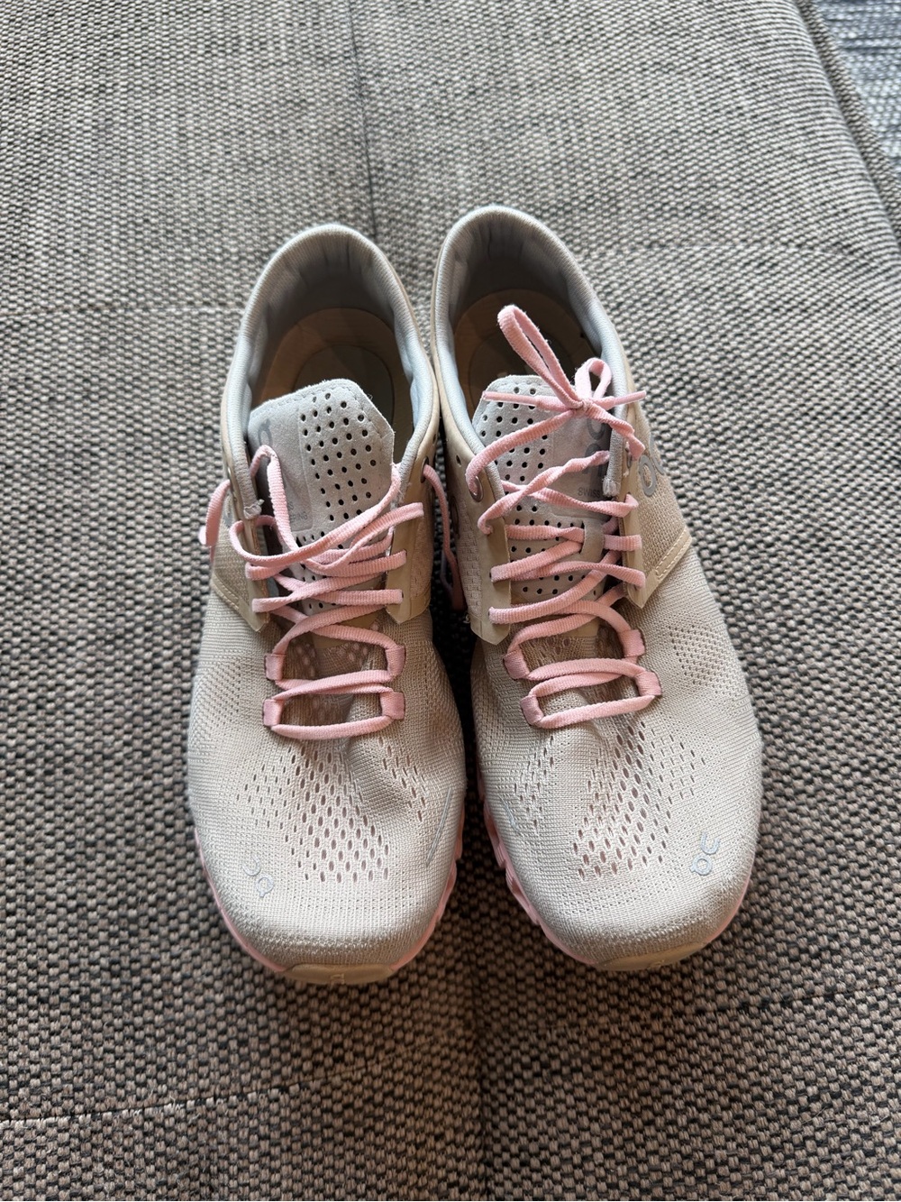On clouds women’s